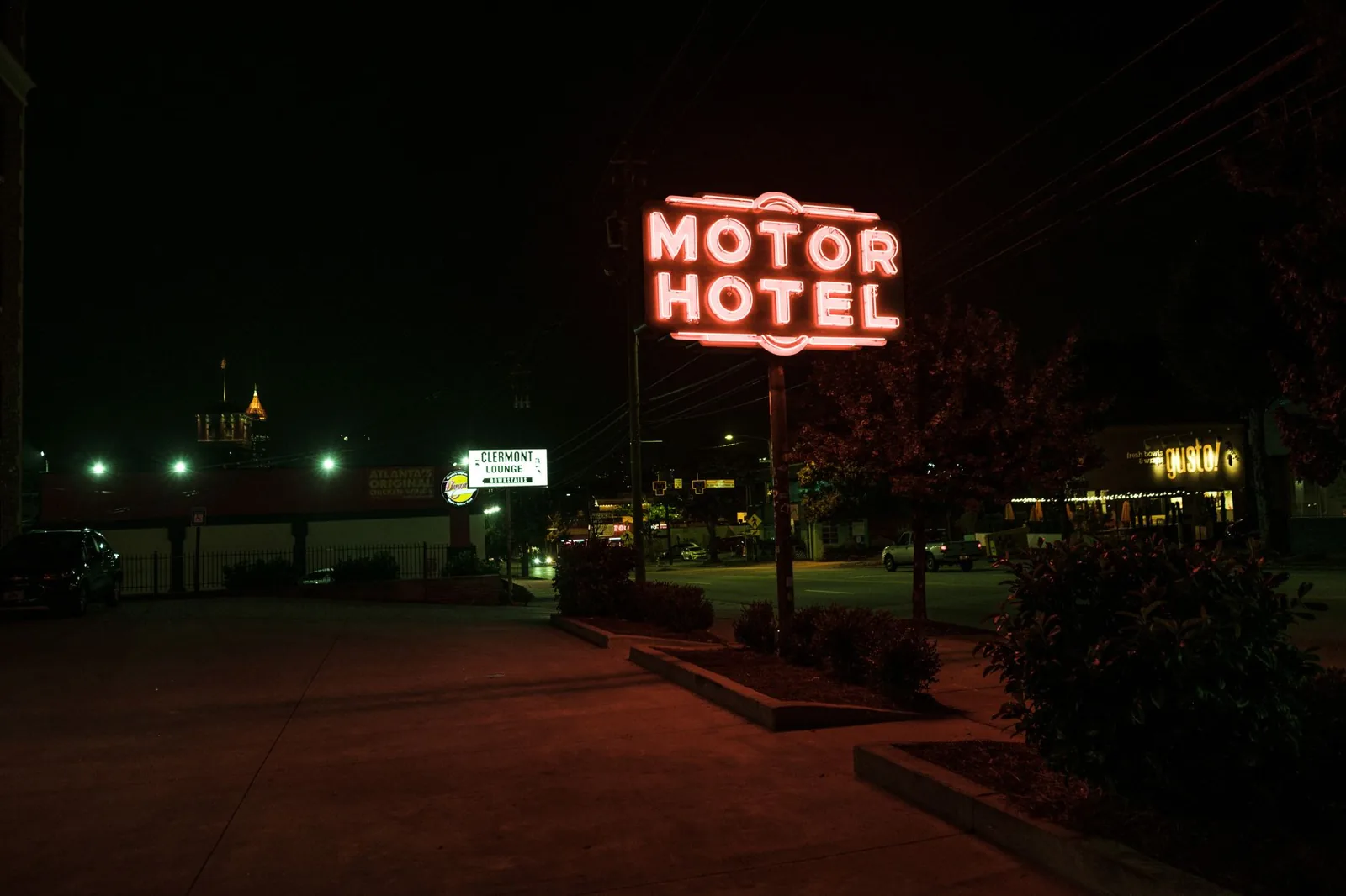 hotel vs motel vs inn comparison