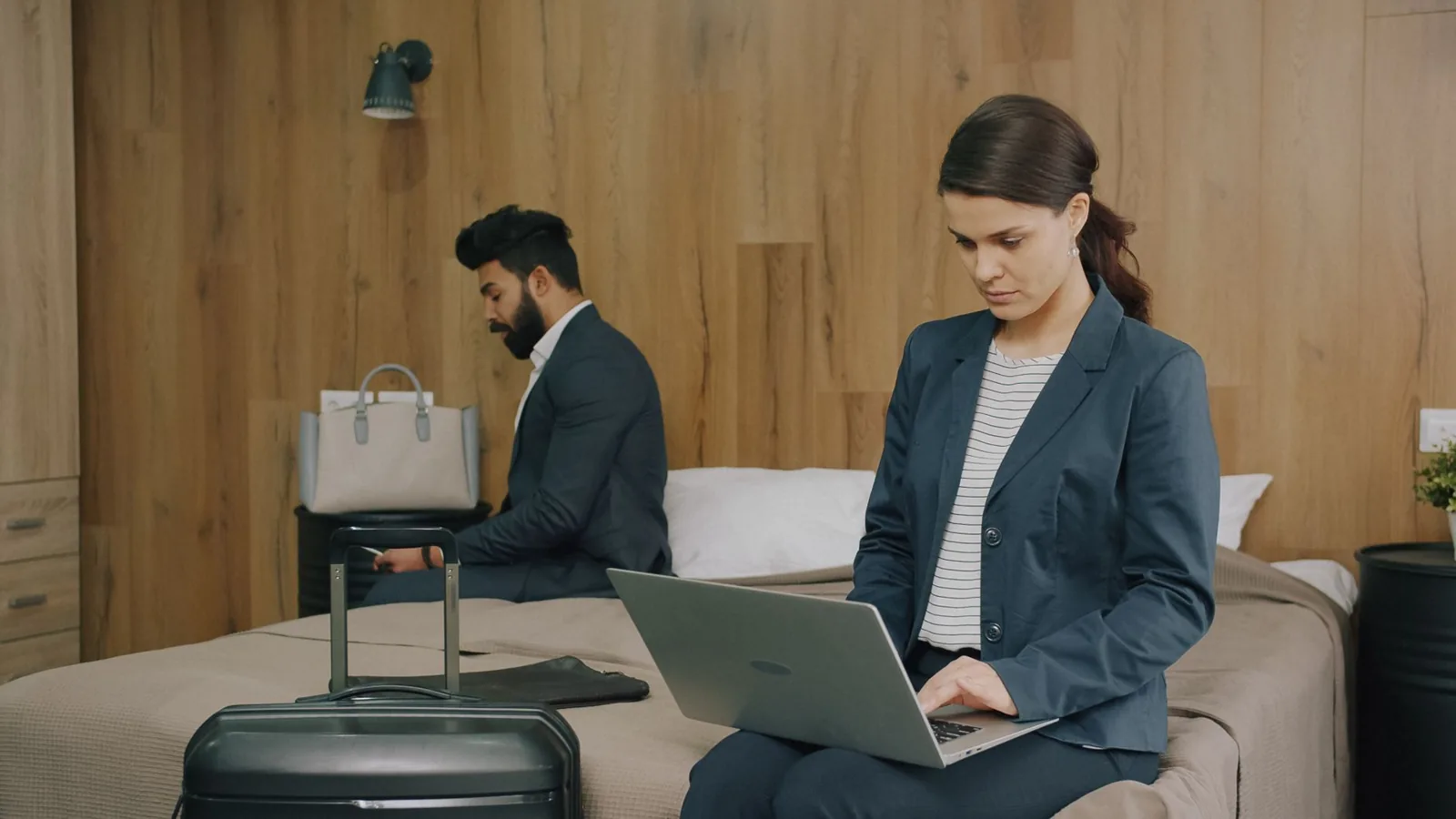 how to book a hotel room online