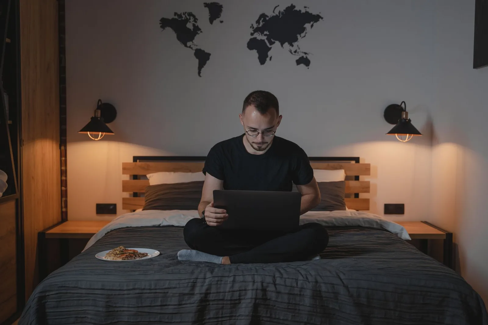 Using a hotel free night certificate