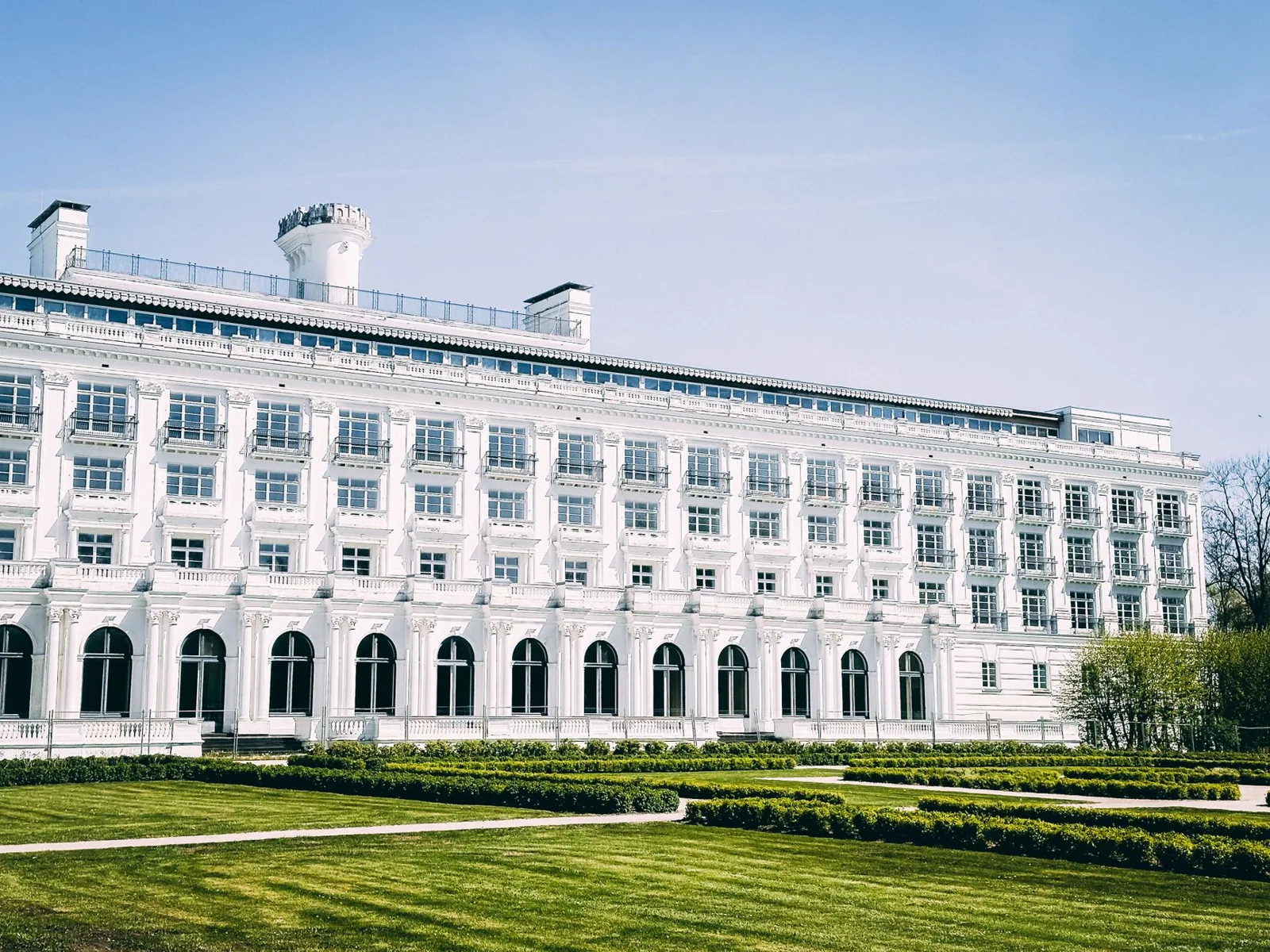 Comparing the best hotel booking sites before you reserve a room