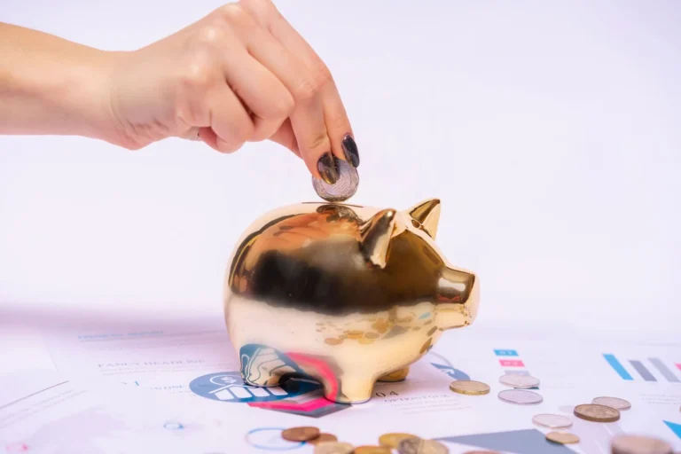 How to Save Money on Hotels: 15 Practical Ways to Cut Your Room Rate