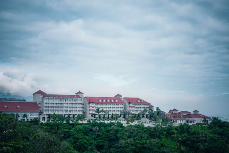 Hotel vs Resort Which Is Better: How to Choose the Right Stay
