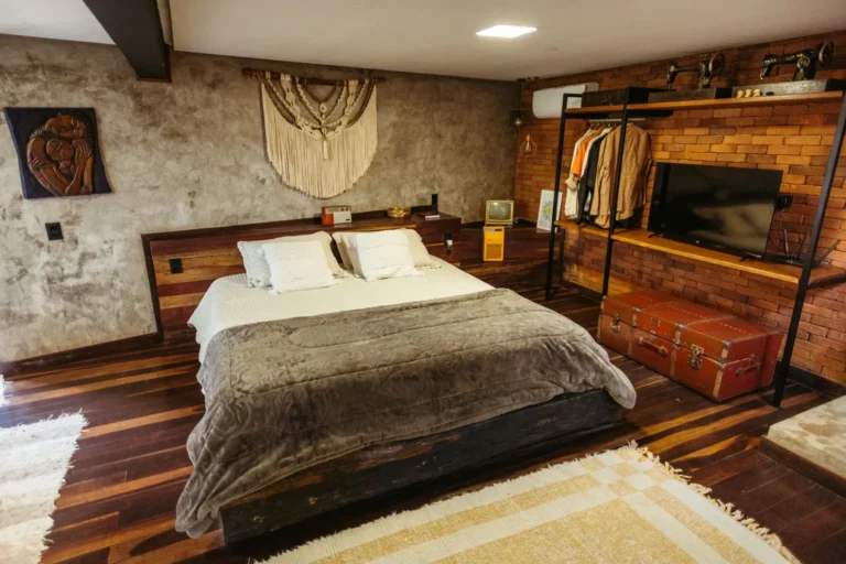 When to Choose Airbnb Over Hotel: Costs, Stays, and Trade-Offs